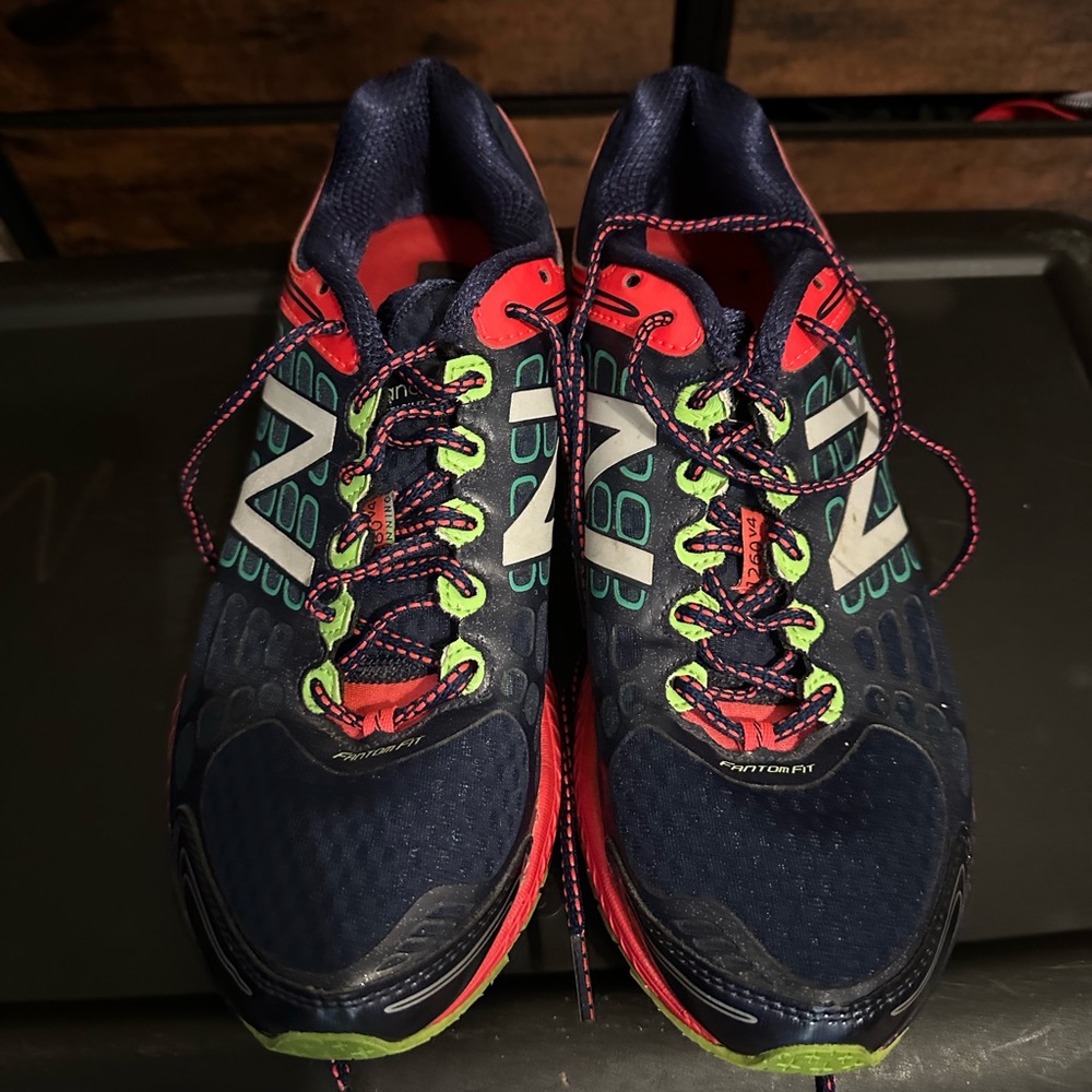 Women’s running shoe